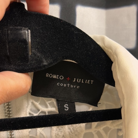 Romeo & Juliet Lace Blouse - Picture 2 of 4